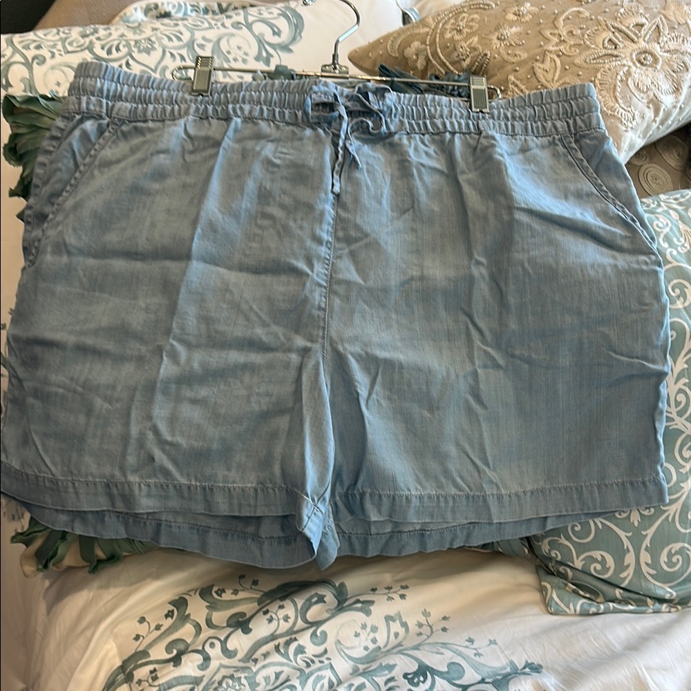 Tommy Bahama Women's Light Blue Casual Shorts